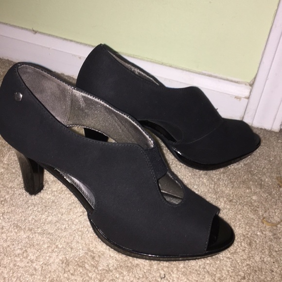 Life Stride Black Heels - Picture 8 of 10